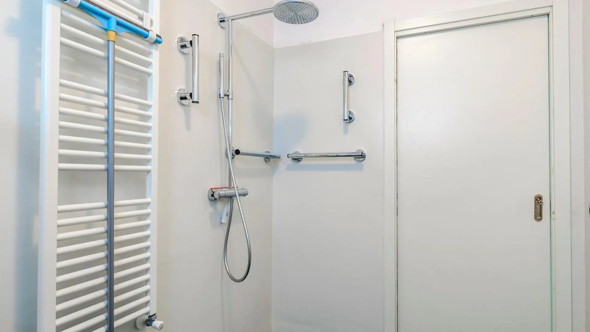 Costa Del Sole Barrier Free Apartment - Regarda Travel Lazise İtalya