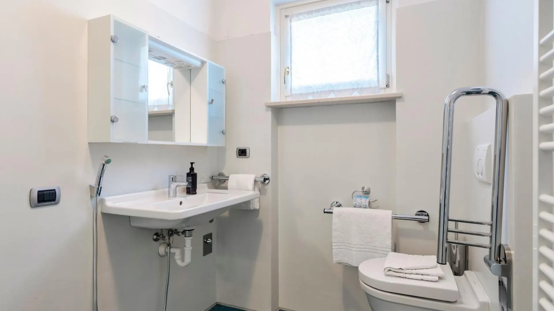 Costa Del Sole Barrier Free Apartment - Regarda Travel Lazise