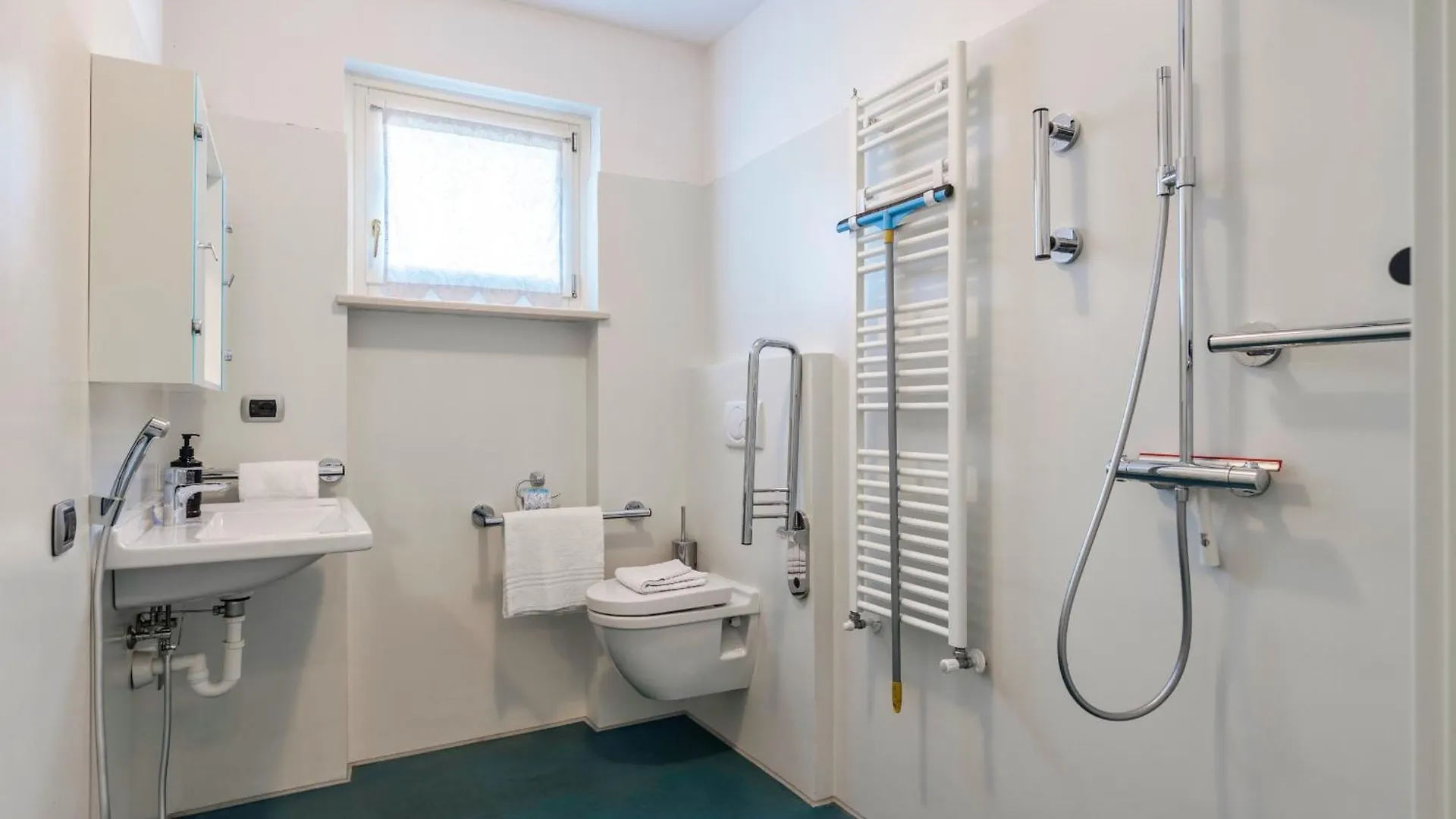 Costa Del Sole Barrier Free Apartment - Regarda Travel Lazise İtalya